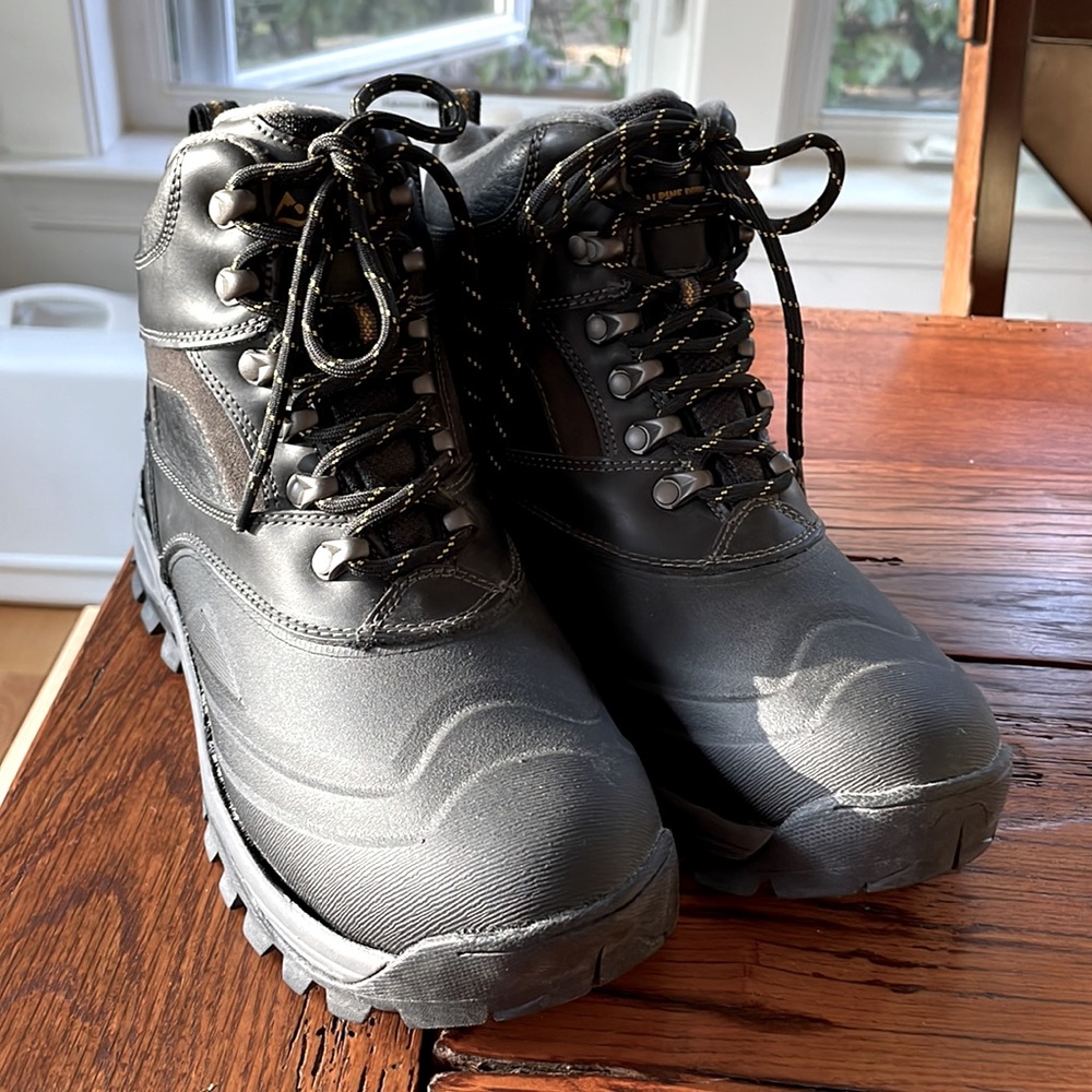 Alpine Design Waterproof Leather Winter Boots Mens 8 Womans  9.5 NEW